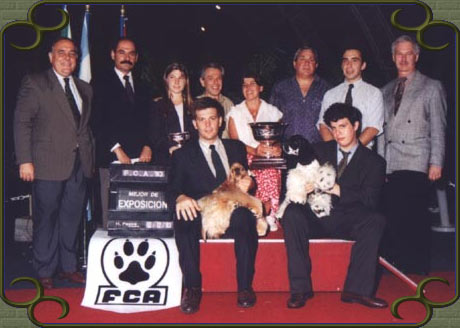 Celebrando con jueces, manejadores, amigos, familia y los Cockers, en 1993